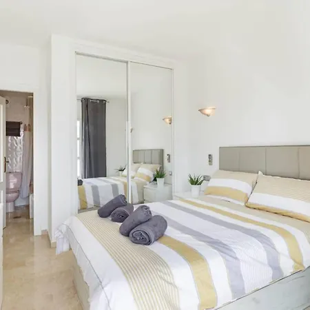 Stylish One Bed At Matchroom Country Club Apartment