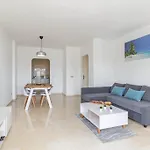 Stylish One Bed At Matchroom Country Club フエンヒロラ